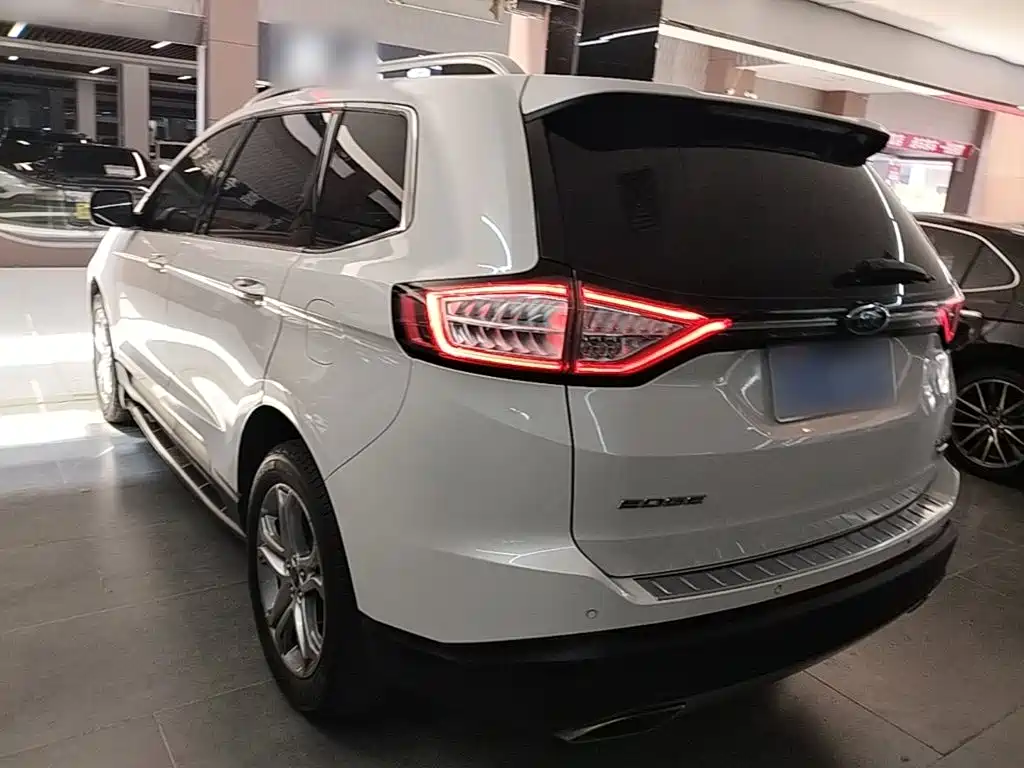 Ford Edge 2019 — фото 23