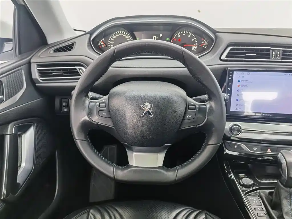 Peugeot 308 2017 — фото 11
