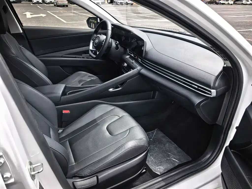 Hyundai Elantra 2023 — фото 21