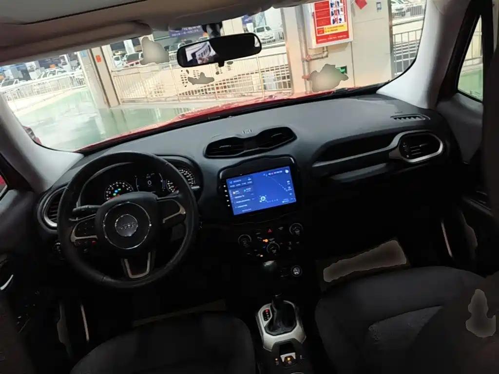 Jeep Renegade 2018 — фото 10
