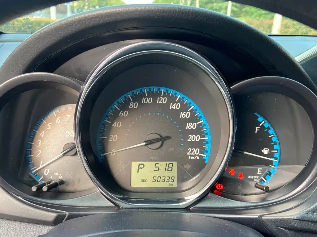 Toyota Yaris L 2019 — фото 16