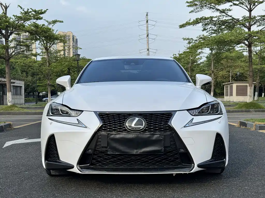 Lexus IS 2018