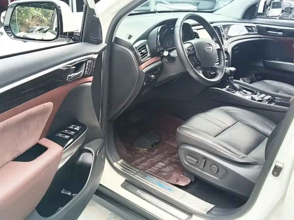 GAC Motor Trumpchi GS8 2017 — фото 16