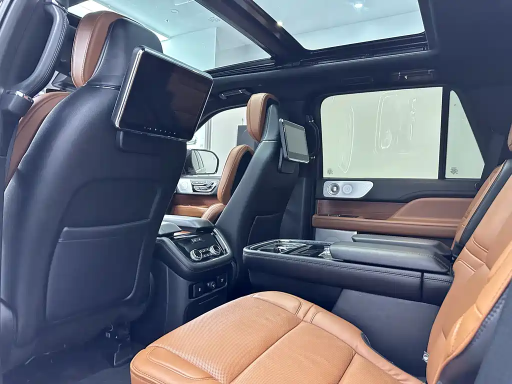 Lincoln Navigator 2019 — фото 16