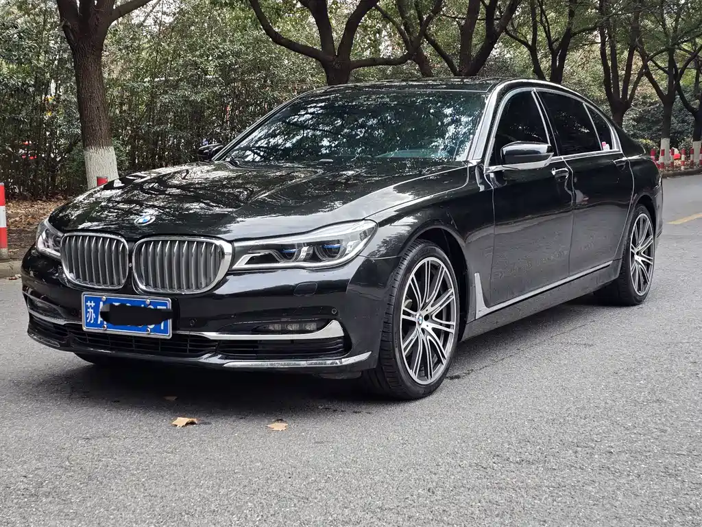 BMW 7 Series 2017 — фото 1