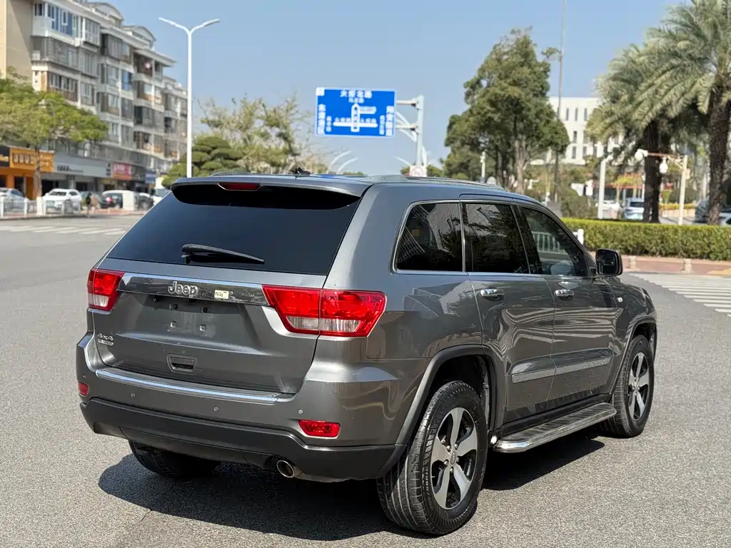 Jeep Grand Cherokee 2013 — фото 7