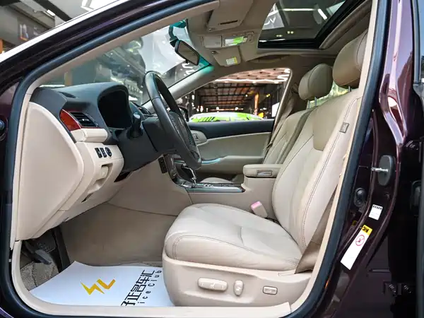 Toyota Crown 2012