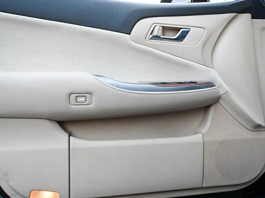 Toyota Crown 2015 — фото 16