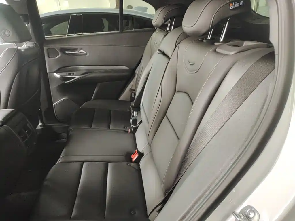 Cadillac XT4 2025 — фото 17