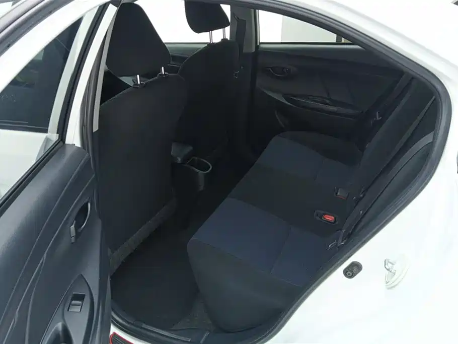 Toyota Yaris L 2018 — фото 11