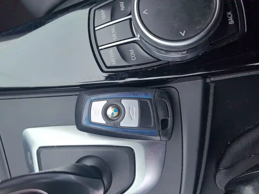 BMW 3 Series 2019 — фото 9