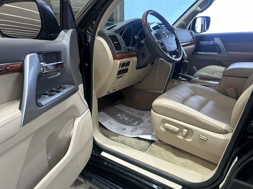 Toyota Land Cruiser 2018 — фото 9