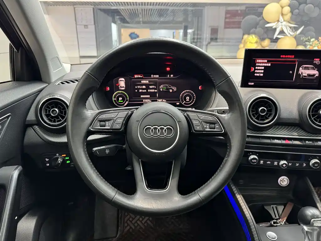 Audi Q2L e-tron 2021 — фото 9