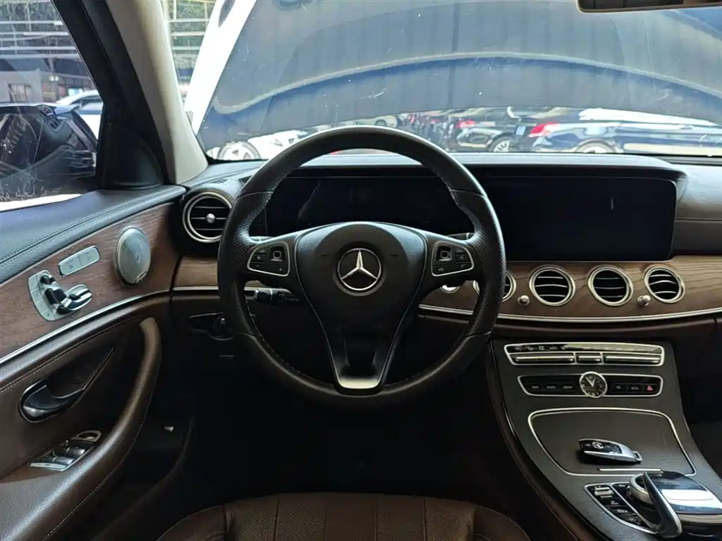 Mercedes-Benz E-Class 2018 — фото 11