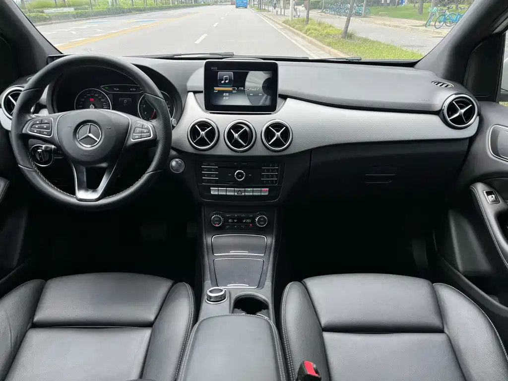 Mercedes-Benz B-Class 2016 — фото 14