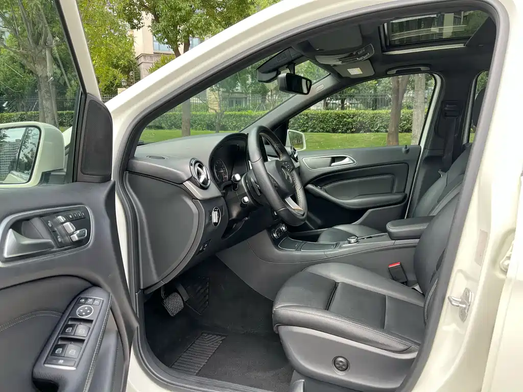 Mercedes-Benz B-Class 2016 — фото 12