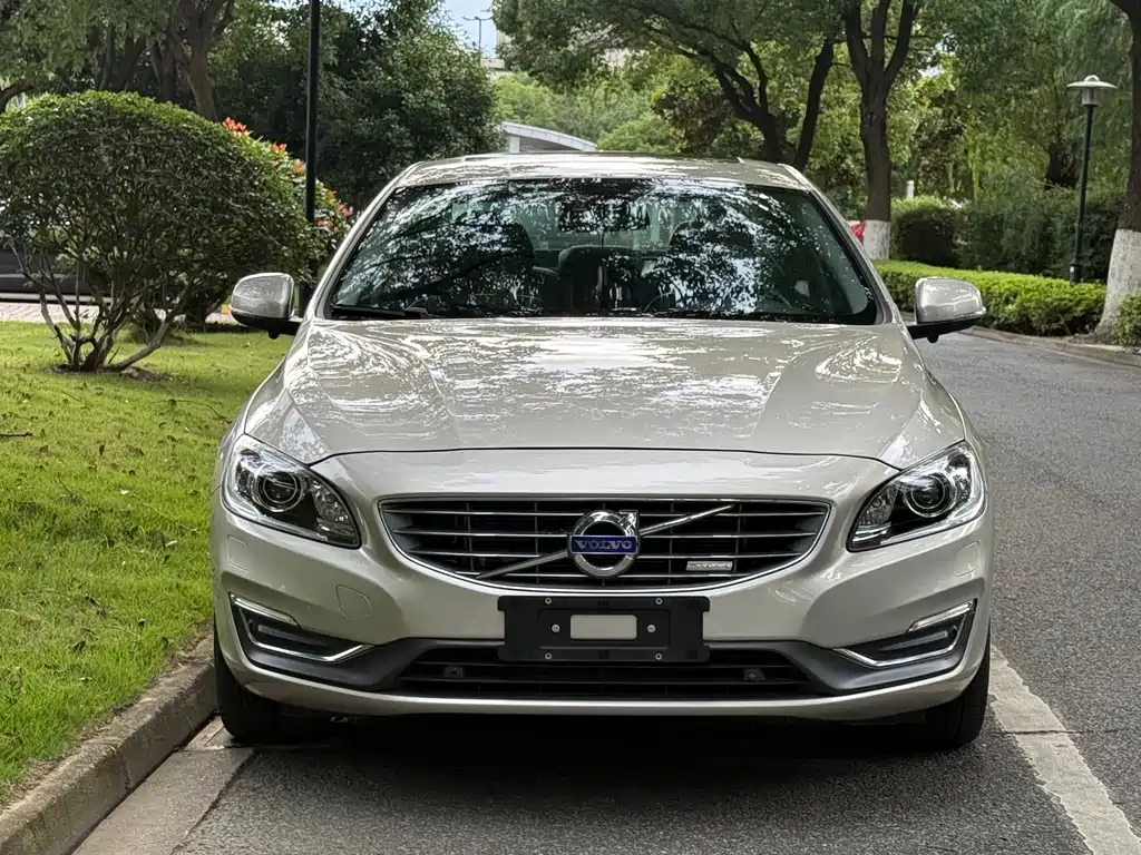 Volvo S60 Plug-In Hybrid 2016 — фото 2