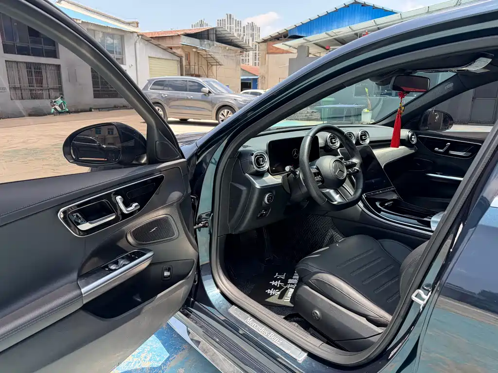 Mercedes-Benz C-Class 2023 — фото 9
