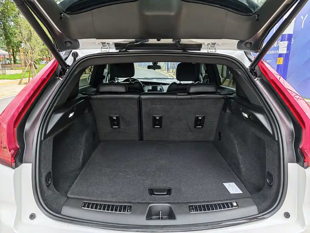 Cadillac XT4 2019 — фото 15
