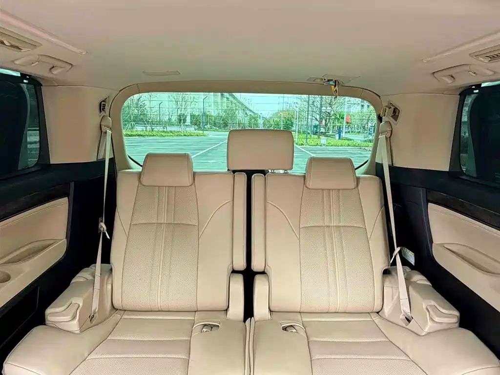 Toyota Vellfire 2023 — фото 9