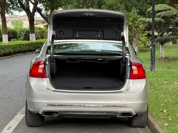 Volvo S60 Plug-In Hybrid 2016