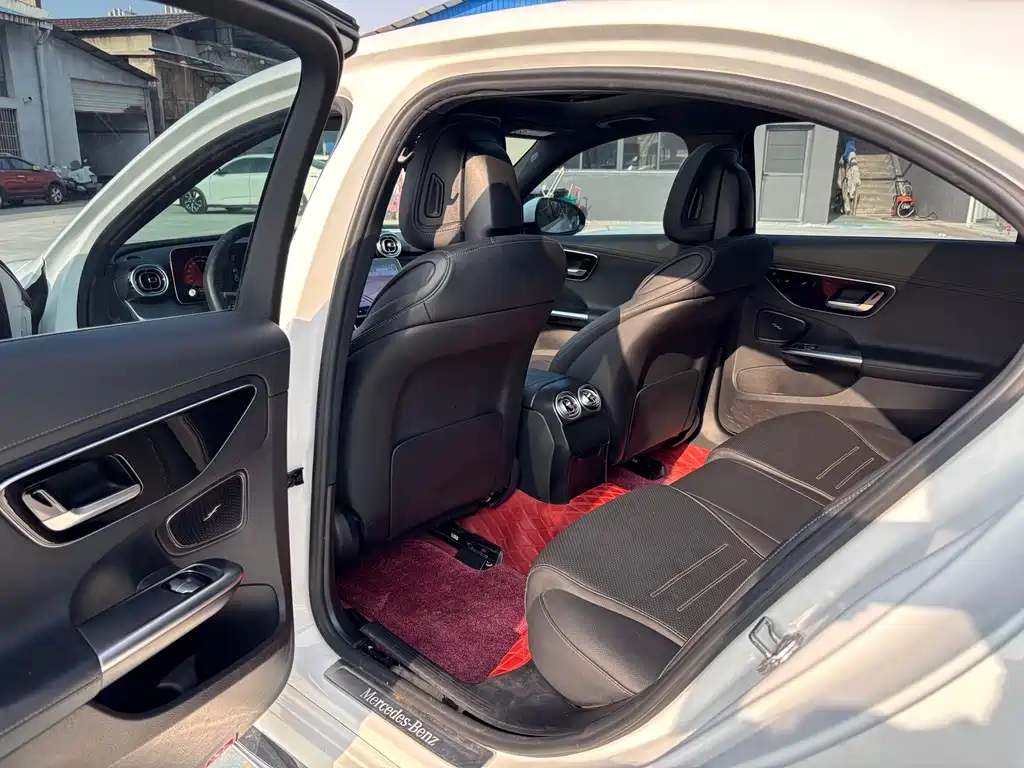 Mercedes-Benz C-Class 2023 — фото 10