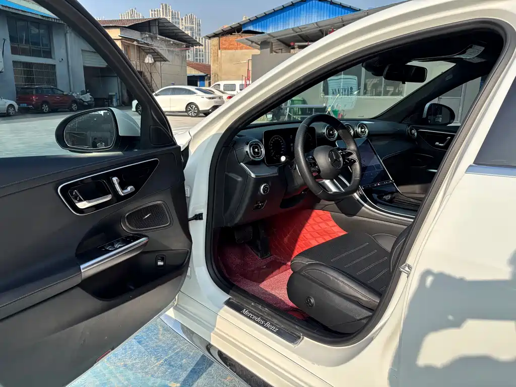 Mercedes-Benz C-Class 2023 — фото 9