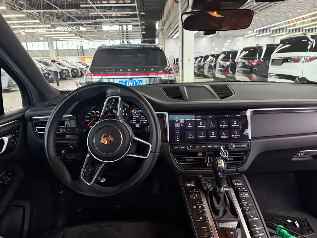 Porsche Macan 2019 — фото 10