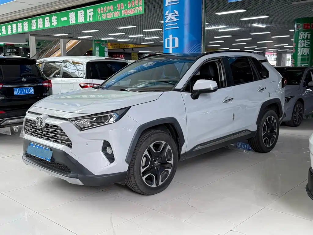 Toyota RAV4 2020 — фото 1
