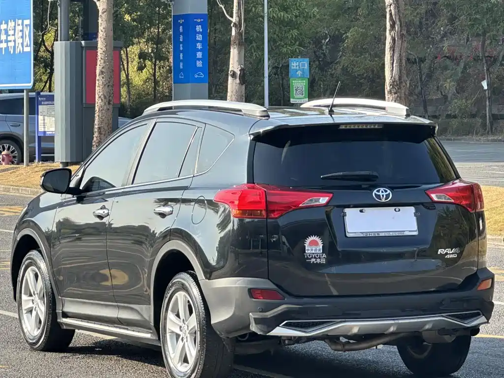 Toyota RAV4 2014 — фото 16