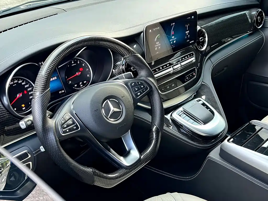 Mercedes-Benz V-Class 2022 — фото 8