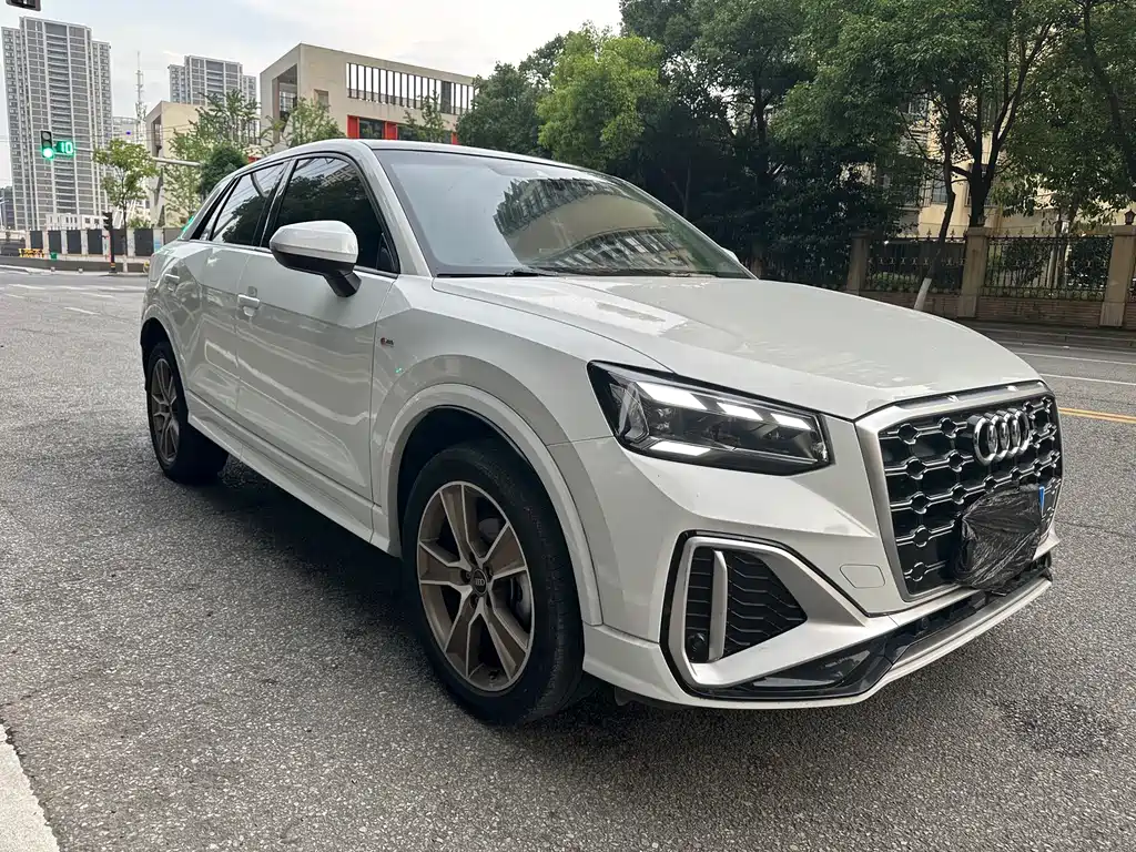 Audi Q2L 2022 — фото 14