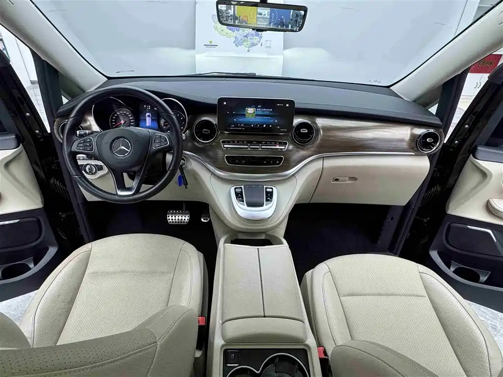 Mercedes-Benz V-Class 2022 — фото 10