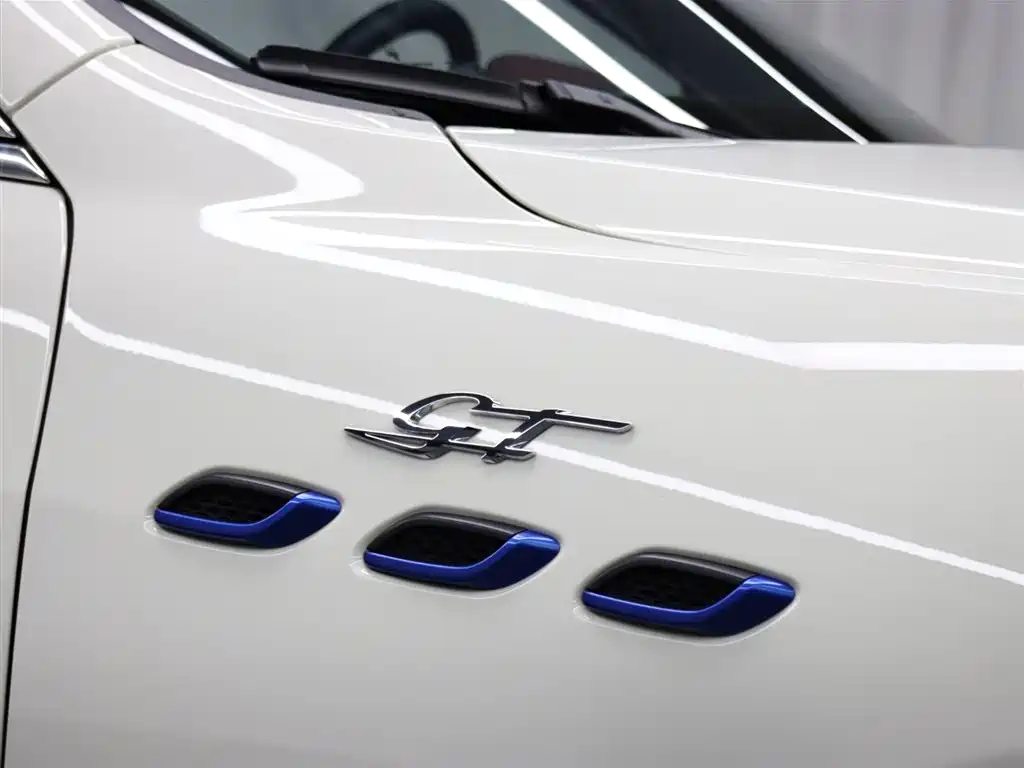 Maserati Levante 2024 — фото 22