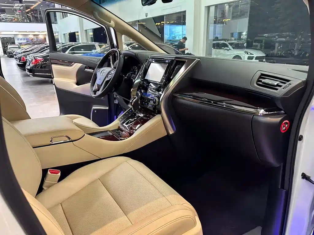 Toyota Alphard 2016 — фото 9