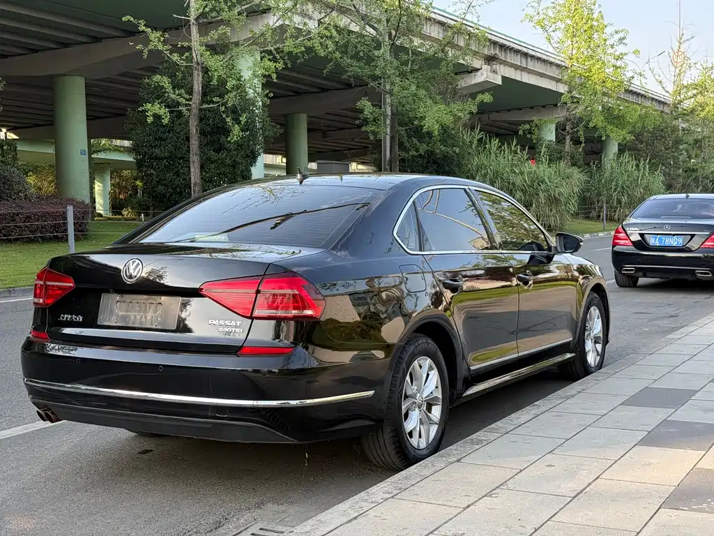 Volkswagen Passat 2017 — фото 19