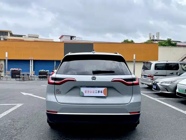NIO ES8 2021