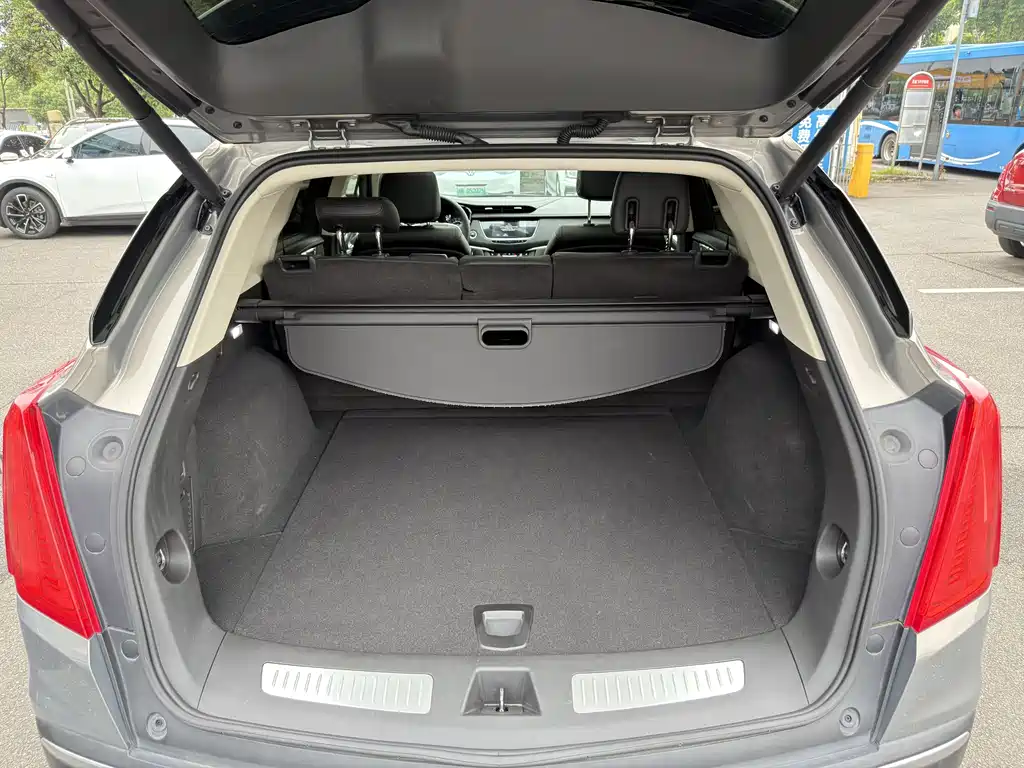 Cadillac XT5 2017 — фото 15