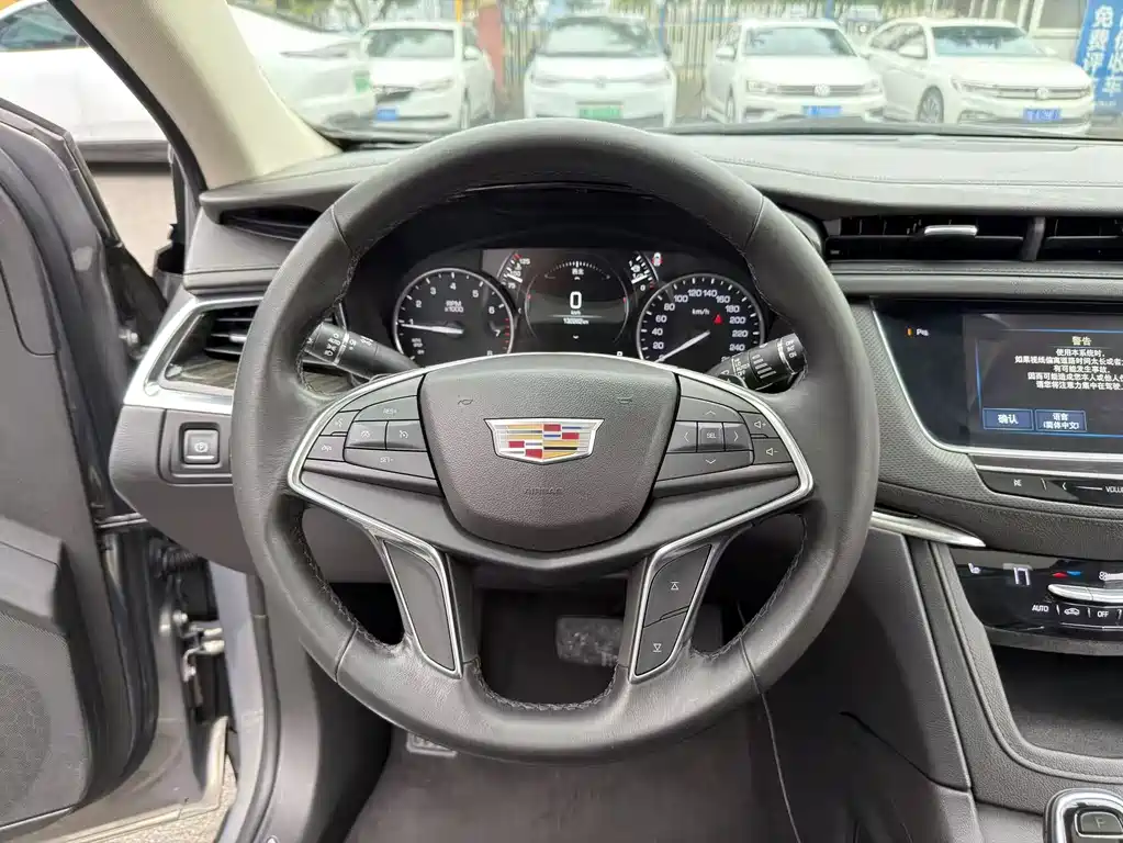 Cadillac XT5 2017 — фото 13