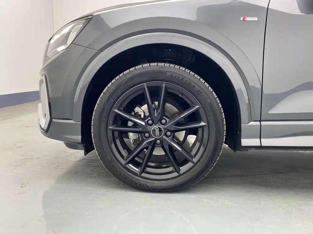 Audi Q2L 2022 — фото 10