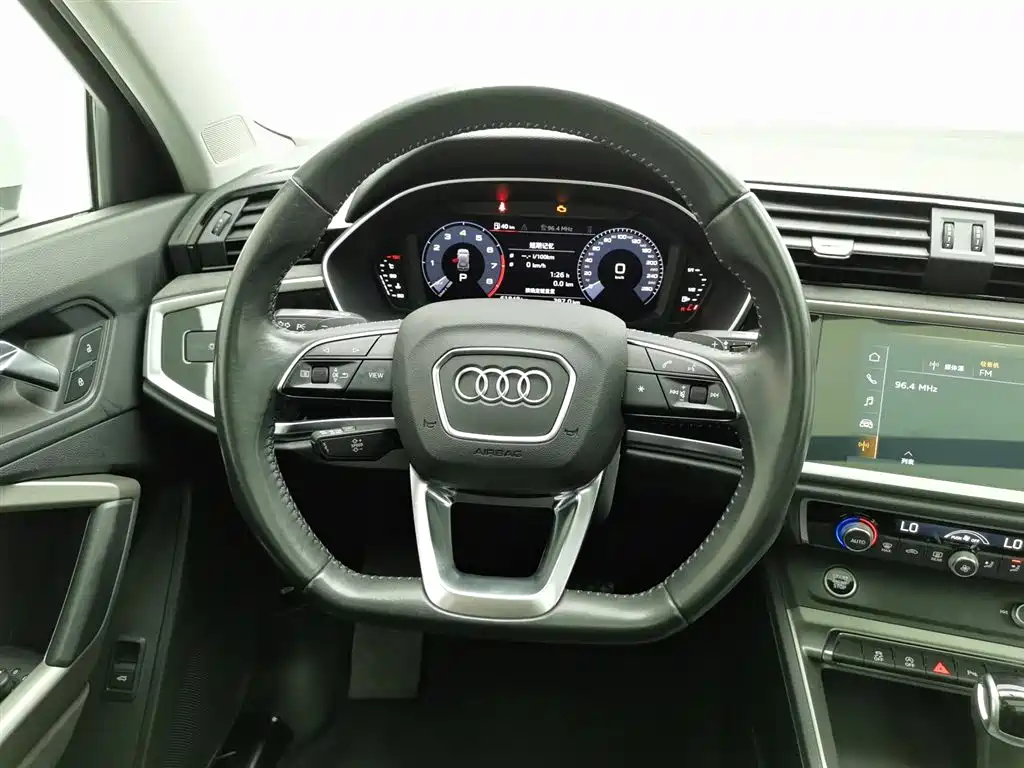 Audi Q3 2020 — фото 11