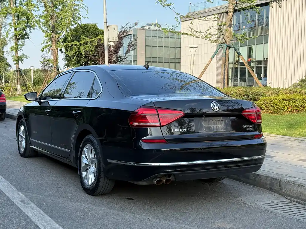 Volkswagen Passat 2017 — фото 21