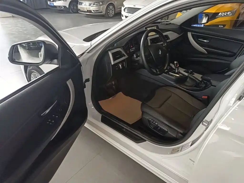 BMW 3 Series 2015 — фото 16