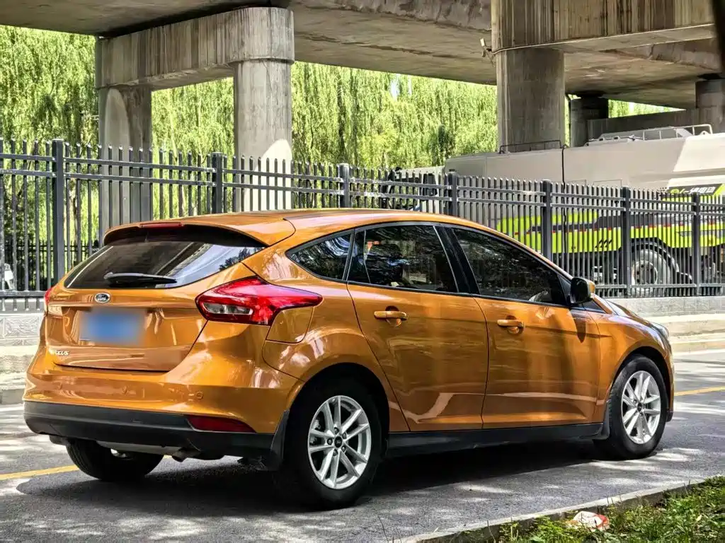 Ford Focus 2016 — фото 17