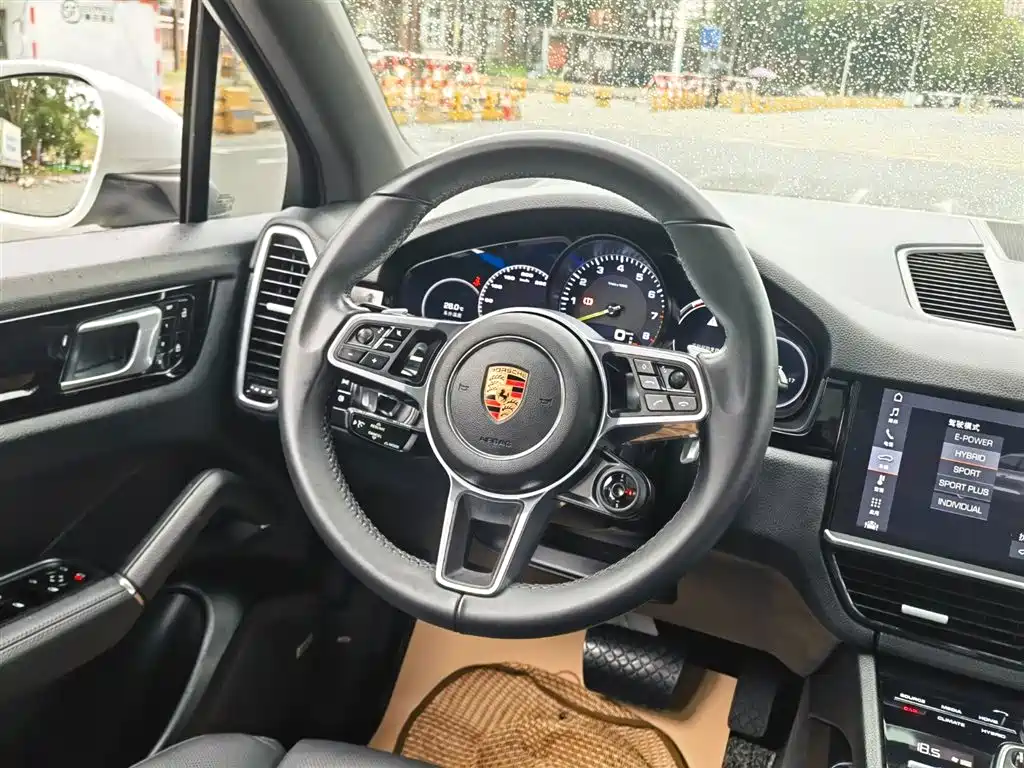 Porsche Cayenne Hybrid 2019 — фото 12