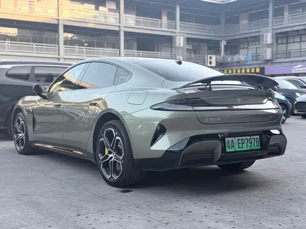 Xiaomi SU7 2024