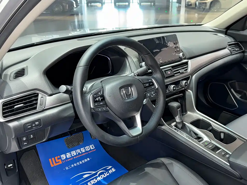 Honda Accord 2019 — фото 10