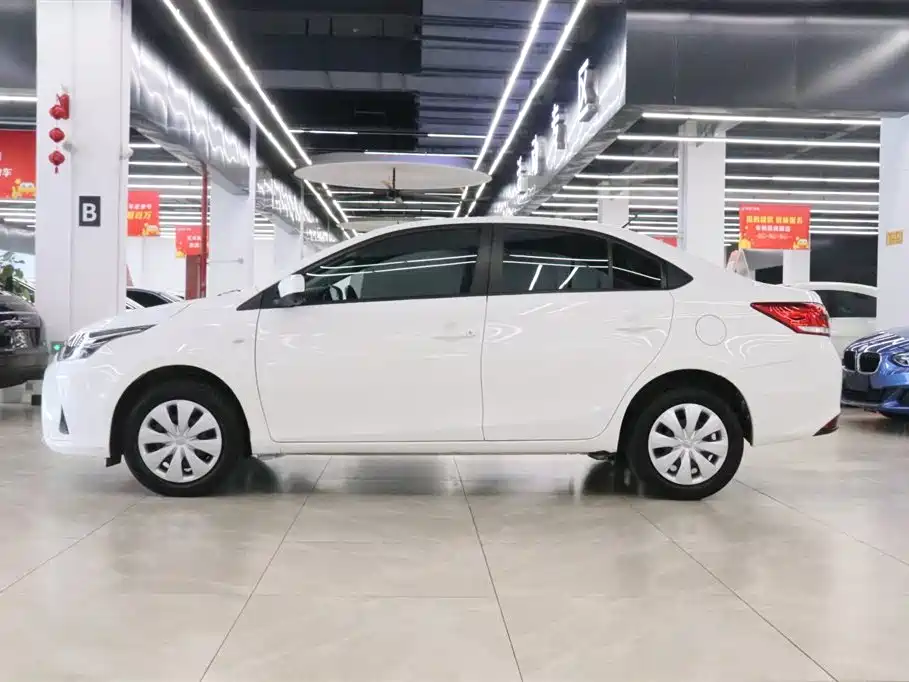 Toyota Yaris L 2020 — фото 3