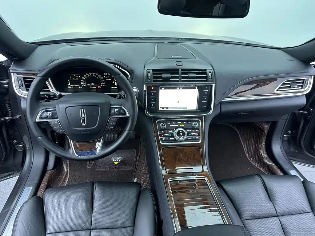 Lincoln Continental 2018 — фото 19