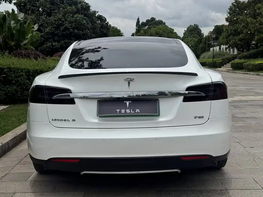 Tesla Model S 2014 — фото 11